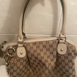 Classic Gucci shoulder bag